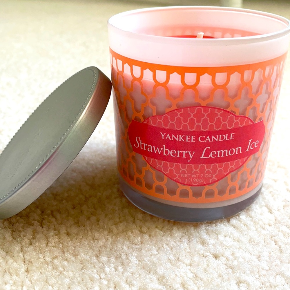 Yankee Candle- Strawberry Lemon Ice 🍓 🍋